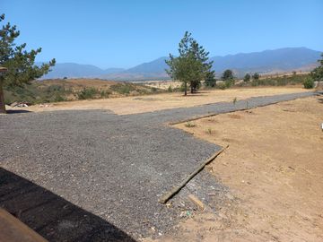 Valle Alegre, parcela 20.000 mts, cercada, con construcciones y pozo