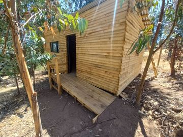 Valle Alegre, parcela 20.000 mts, cercada, con construcciones y pozo
