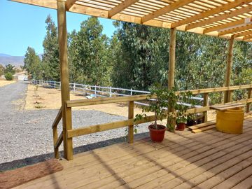 Valle Alegre, parcela 20.000 mts, cercada, con construcciones y pozo