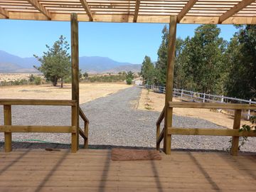 Valle Alegre, parcela 20.000 mts, cercada, con construcciones y pozo
