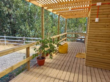 Valle Alegre, parcela 20.000 mts, cercada, con construcciones y pozo