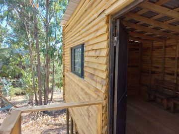 Valle Alegre, parcela 20.000 mts, cercada, con construcciones y pozo