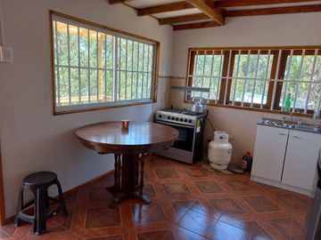 Valle Alegre, parcela 20.000 mts, cercada, con construcciones y pozo