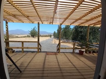 Valle Alegre, parcela 20.000 mts, cercada, con construcciones y pozo