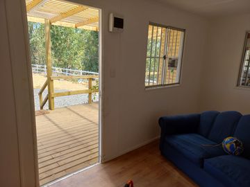 Valle Alegre, parcela 20.000 mts, cercada, con construcciones y pozo