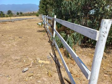 Valle Alegre, parcela 20.000 mts, cercada, con construcciones y pozo