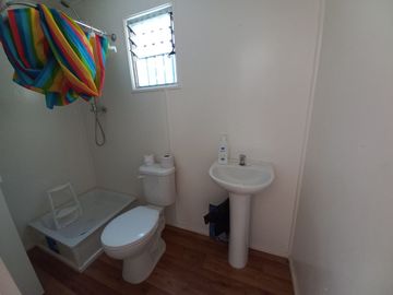 Valle Alegre, parcela 20.000 mts, cercada, con construcciones y pozo