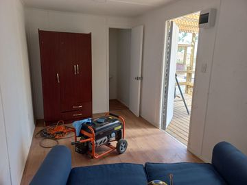 Valle Alegre, parcela 20.000 mts, cercada, con construcciones y pozo