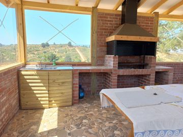 Valle Alegre, parcela 20.000 mts, cercada, con construcciones y pozo