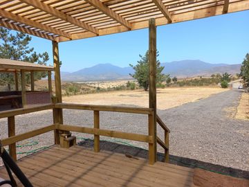 Valle Alegre, parcela 20.000 mts, cercada, con construcciones y pozo