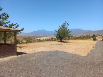 Valle Alegre, parcela 20.000 mts, cercada, con construcciones y pozo