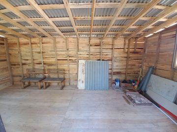 Valle Alegre, parcela 20.000 mts, cercada, con construcciones y pozo