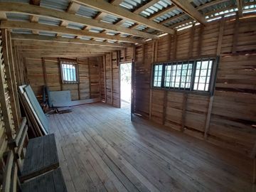Valle Alegre, parcela 20.000 mts, cercada, con construcciones y pozo