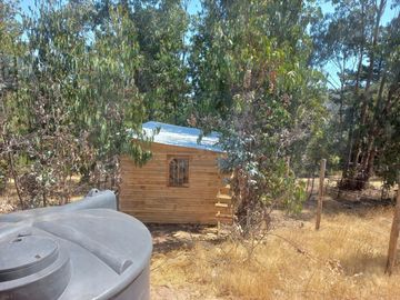 Valle Alegre, parcela 20.000 mts, cercada, con construcciones y pozo