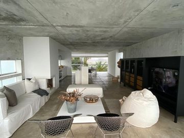 Moderna, impecable y preciosa casa de playa en en exclusivo condominio de playa (km 65Panamericana Sur).Excelente ubicación con 2 vistas, una hacia el