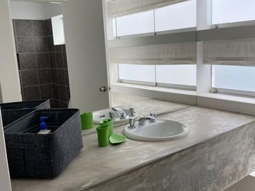 Moderna, impecable y preciosa casa de playa en en exclusivo condominio de playa (km 65Panamericana Sur).Excelente ubicación con 2 vistas, una hacia el
