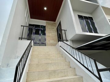 Rumah Murah 2 Lantai Lokasi Strategis Di BSD Tangerang Desain Suka Suka Nego