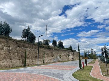 TERRENO(S) DE VENTA, CUMBAYA, URB. PILLAGUA