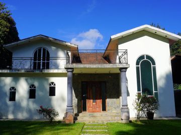ESPECTACULAR QUINTA EN VENTA CON CABAÑAS