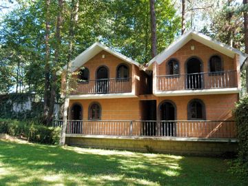 ESPECTACULAR QUINTA EN VENTA CON CABAÑAS