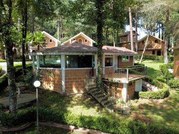 ESPECTACULAR QUINTA EN VENTA CON CABAÑAS