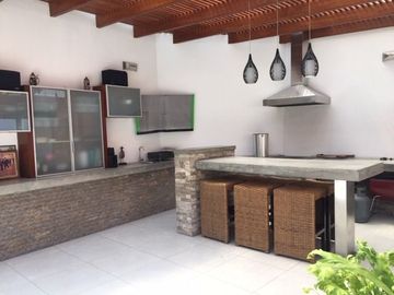 Hermosa residencia en La Planicie