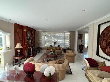 Hermosa Casa Independiente en El Sector de San Rafael Dentro de Conjunto