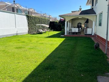 Hermosa Casa Independiente en El Sector de San Rafael Dentro de Conjunto