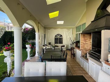 Hermosa Casa Independiente en El Sector de San Rafael Dentro de Conjunto