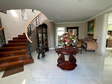 Hermosa Casa Independiente en El Sector de San Rafael Dentro de Conjunto