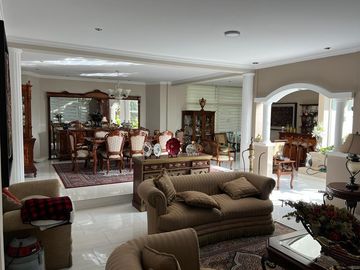Hermosa Casa Independiente en El Sector de San Rafael Dentro de Conjunto