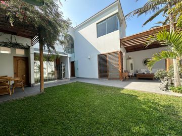 LINDA Y FUNCIONAL CASA DE TECHOS ALTOS FRENTE A PARQUE 🏡🍀
