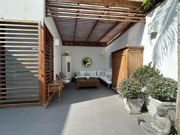 LINDA Y FUNCIONAL CASA DE TECHOS ALTOS FRENTE A PARQUE 🏡🍀