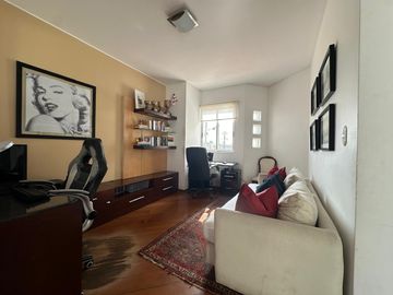LINDA Y FUNCIONAL CASA DE TECHOS ALTOS FRENTE A PARQUE 🏡🍀