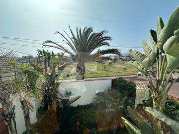 LINDA Y FUNCIONAL CASA DE TECHOS ALTOS FRENTE A PARQUE 🏡🍀