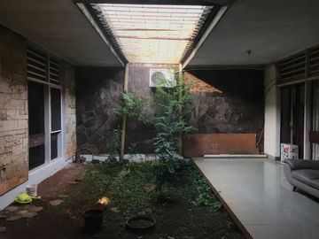 DIjual Rumah Lama dekat Permata Hijau LT 465 m2 Hadap Selatan