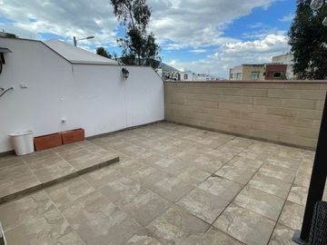 CASA DE VENTA en la ELOY ALFARO, Calle CAPRI cerca del TERMINAL TERESTRE DE CARCELEN