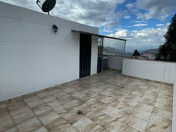 CASA DE VENTA en la ELOY ALFARO, Calle CAPRI cerca del TERMINAL TERESTRE DE CARCELEN