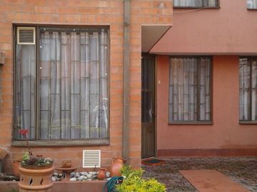 VENDO CASA EN CONJUNTO, CHIA
