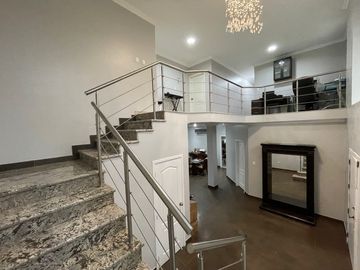 En Venta Casa de 5 Dormitorios en Urb. Estancia del Rio en Via Samborondon