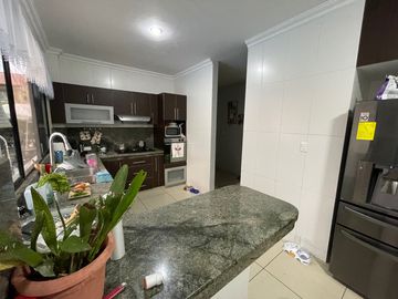 En Venta Casa de 5 Dormitorios en Urb. Estancia del Rio en Via Samborondon