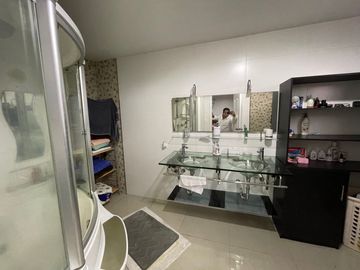 En Venta Casa de 5 Dormitorios en Urb. Estancia del Rio en Via Samborondon
