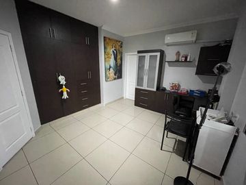 En Venta Casa de 5 Dormitorios en Urb. Estancia del Rio en Via Samborondon