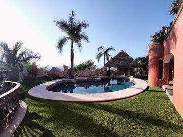 JIUTEPEC CLUB DE GOLF HDA. SAN GASPAR CASA EN VENTA CON VISTA PANORÁMICA