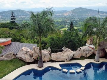 JIUTEPEC CLUB DE GOLF HDA. SAN GASPAR CASA EN VENTA CON VISTA PANORÁMICA