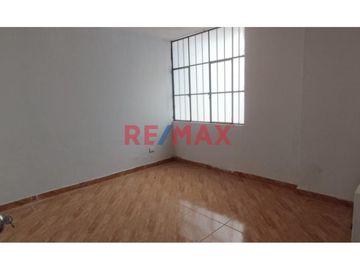 Se Vende Casa En Urb. El Amauta Frente A Parque .A .Melendres