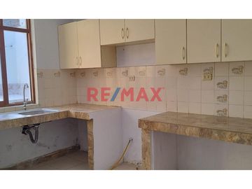 Se Vende Casa En Urb. El Amauta Frente A Parque .A .Melendres