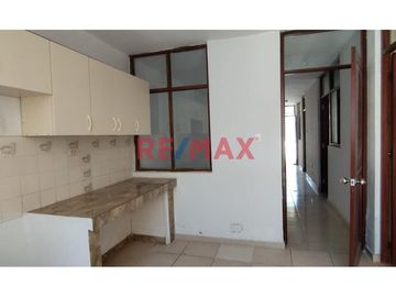 Se Vende Casa En Urb. El Amauta Frente A Parque .A .Melendres