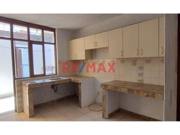 Se Vende Casa En Urb. El Amauta Frente A Parque .A .Melendres