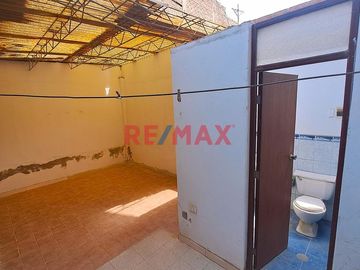 Se Vende Casa En Urb. El Amauta Frente A Parque .A .Melendres